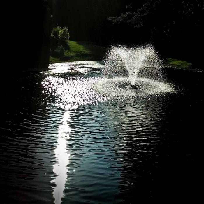 Scott Aerator DA-20 Display Fountain Aerator 1/3HP Shooting Water in the Pond