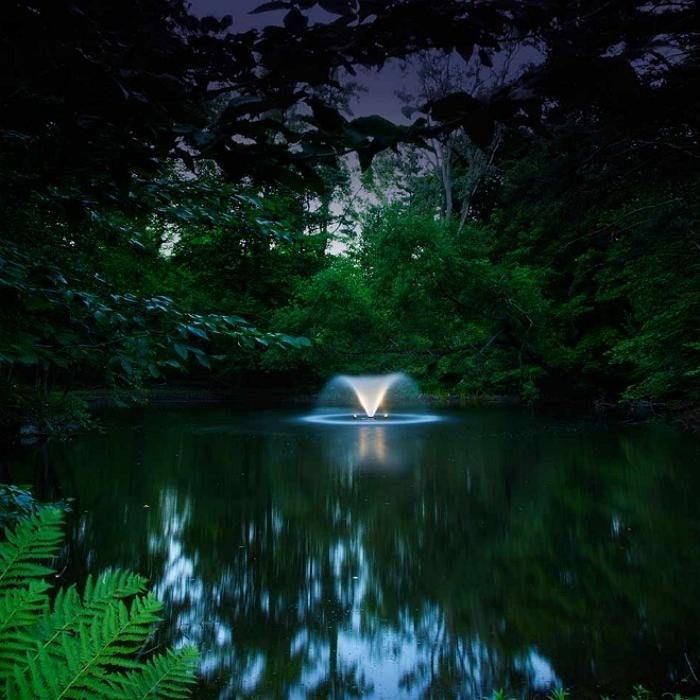 Commercial Scott Aerator Color-Changing LED Fountain Lights in Pond Fountain